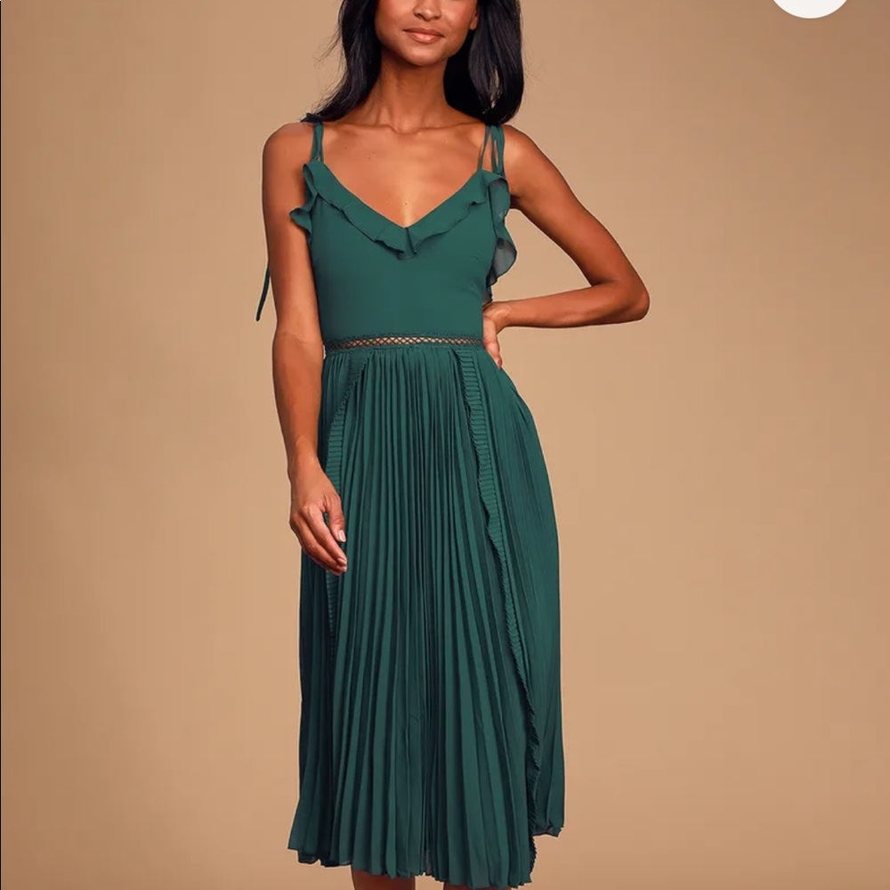 Lulu Never a Dull Moment Emerald Green Tie-Strap Pleated Midi Dress